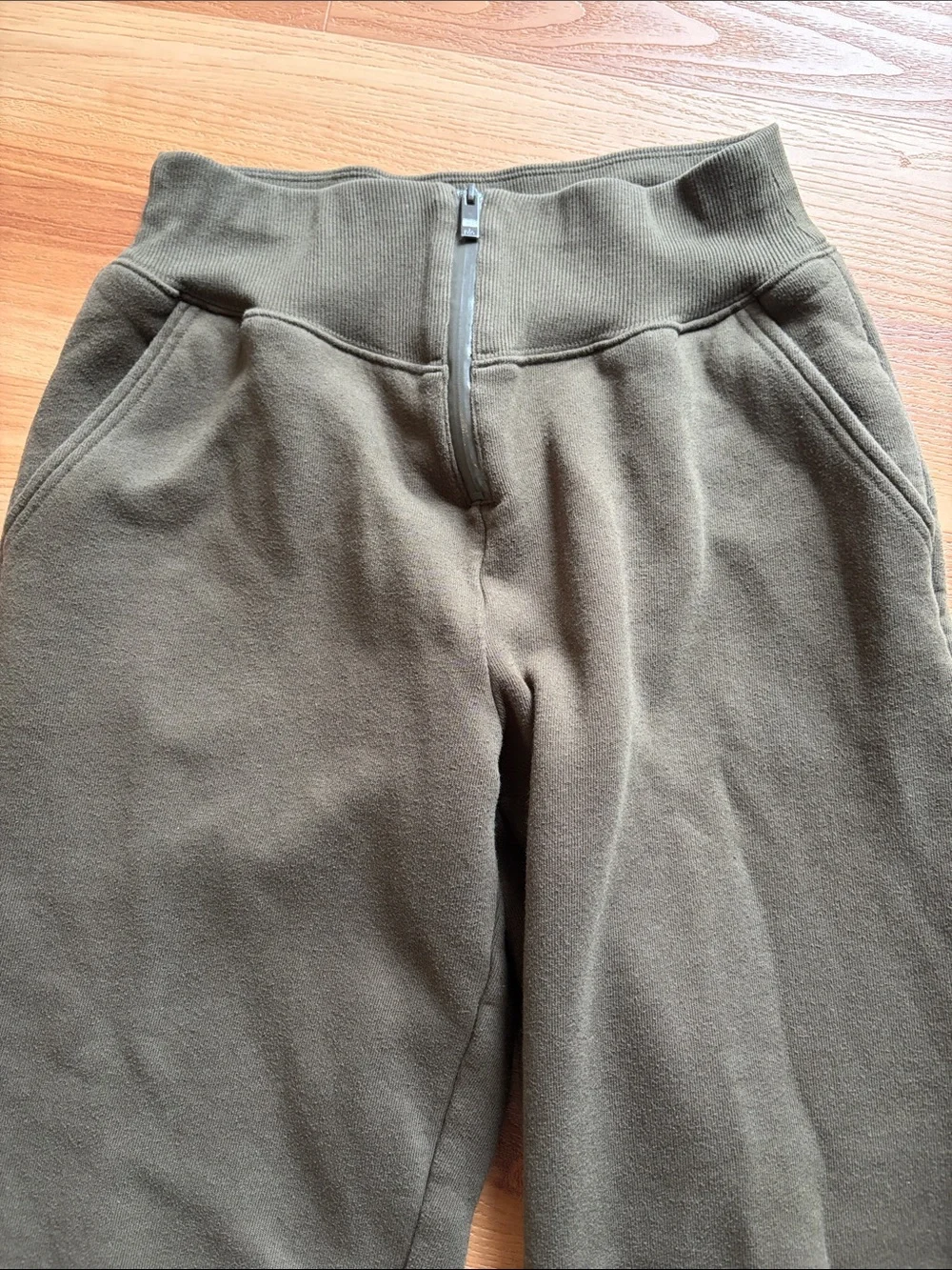 Alo Yoga Slick Zip Front Sweatpants Dark Olive Jogger